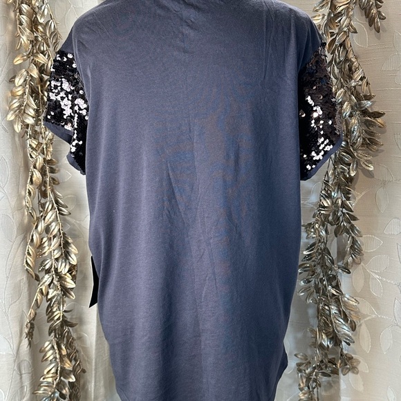 Torrid Disney Mickey Mouse 90th Anniversary Sequin Sleeve‎ graphic tee 00 M/L - Picture 4 of 8